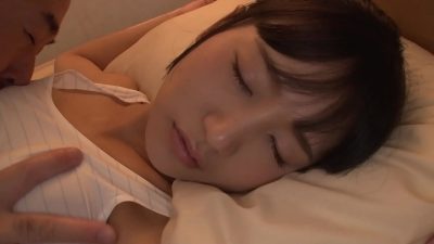 Phim sex không kìm lòng được sự ngây thơ xinh đẹp của con gái riêng vợ mình