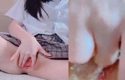 Em Học Sinh Trung Quốc Mặc Đồng Phục Móc Lồn Xịt Nước Đái