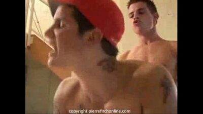 Trai Đẹp Bị Thằng Bạn Thân Đút Đít Lần Đầu Rên Rỉ Vì Khoái